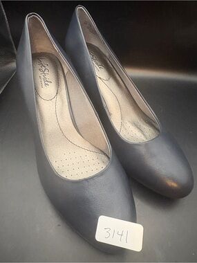 LifeStride Parigi Women's Blue Pumps with Round Toe - EUC-Size 9